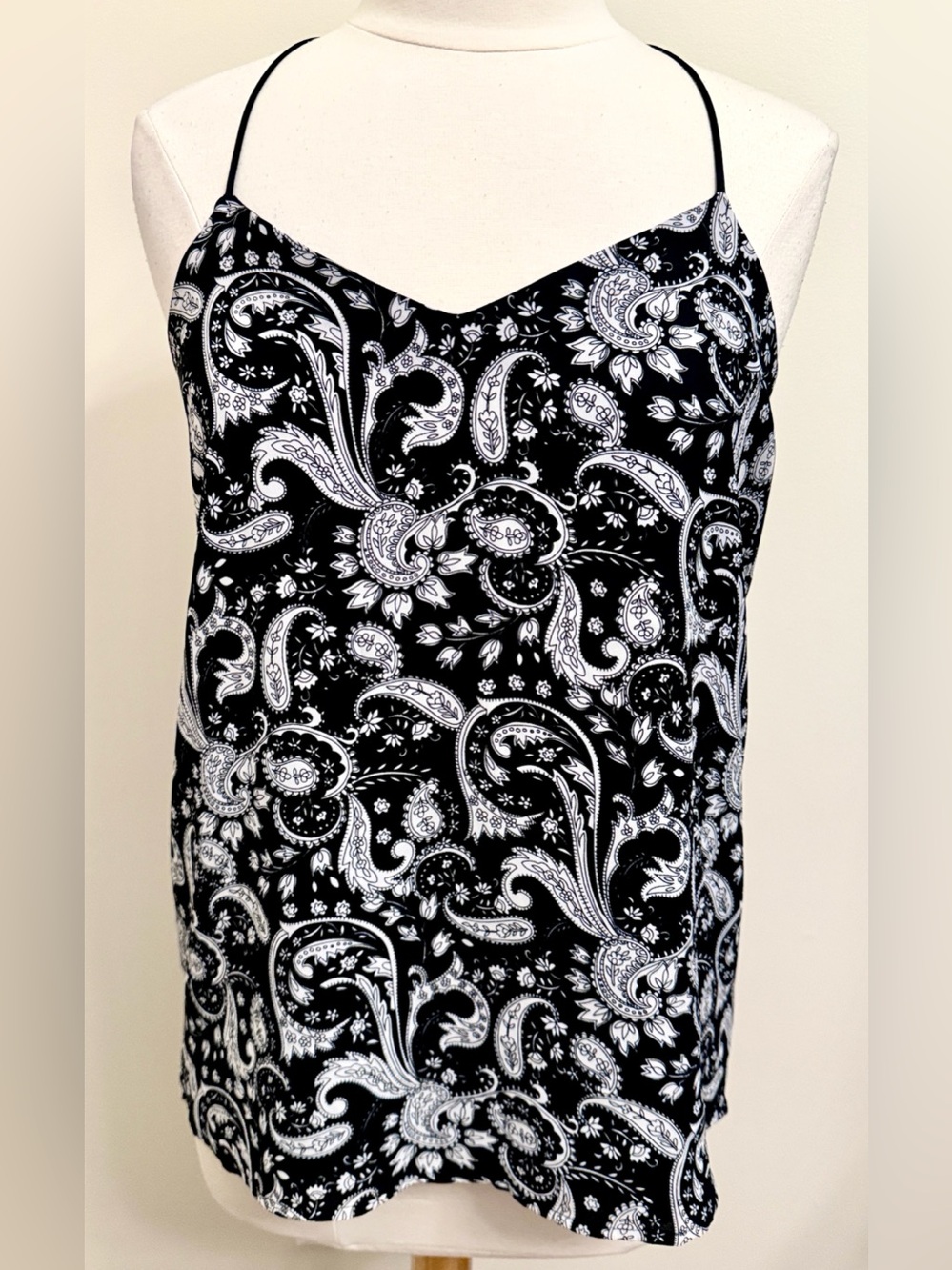 Express Black White Modern Paisley Print SZ M Boho Chic Y2K Style Halter Top